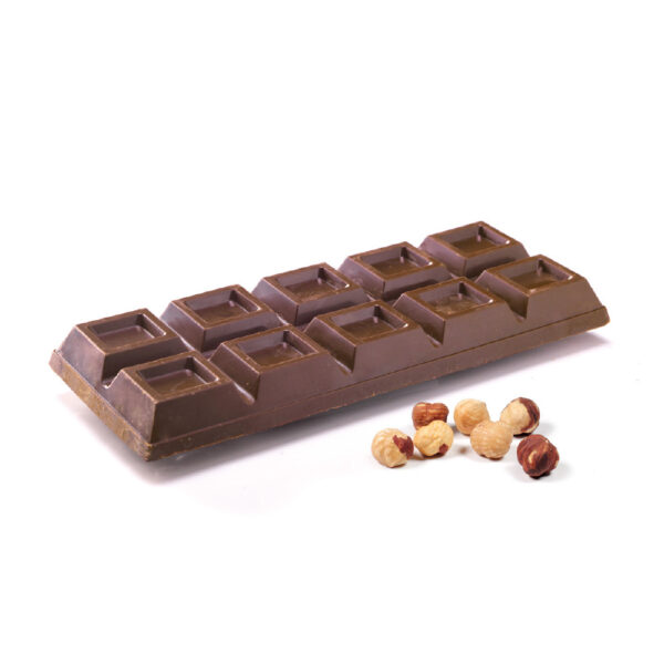 Tavolone latte e nocciole intere